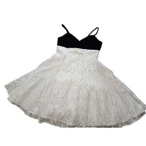 NWT Jump Women's Juniors' Sweetheart Neckline Applique Dress Size 7